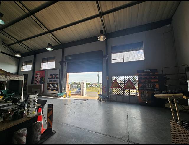 1,046M² WAREHOUSE FOR SALE IN ACTIVIA PARK